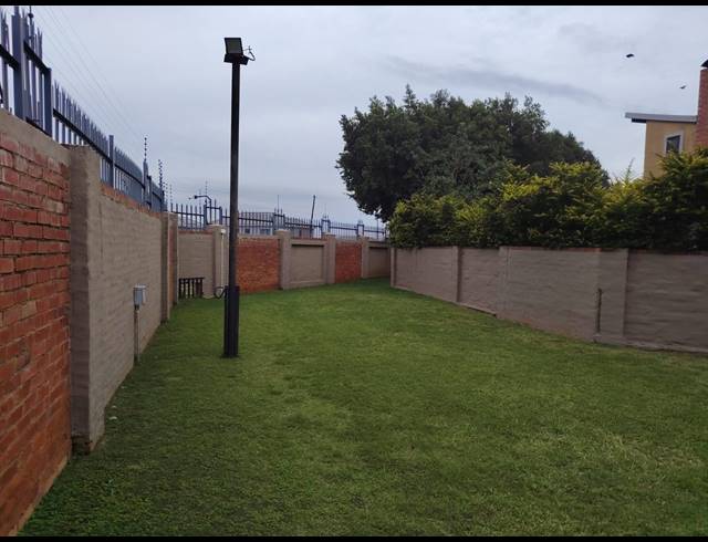 3 BEDROOM TOWNHOUSE FOR SALE IN WATERVAL EAST
